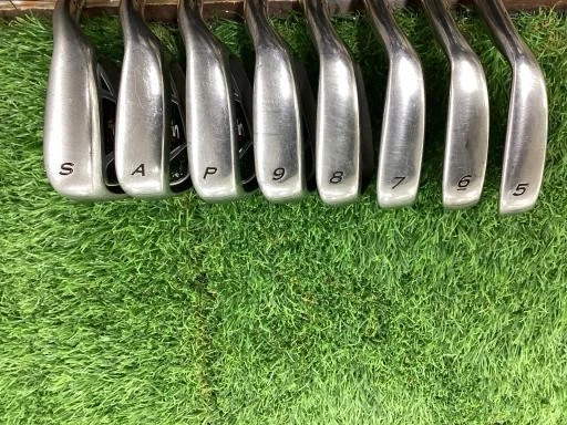 TaylorMade R5 Xl Plus 2008 Eisensatz 5-9, Pw, AW, SW 8-teilig Flex Regular...