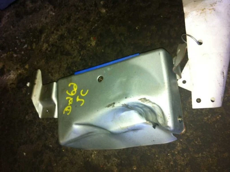 95 INFINITI J30 CHASSIS ECM TRANSMISSION MODULE LEFT KICK PANEL - Imagen 3 de 4