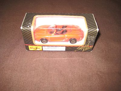 MAISTO LIMITED EDITION RED CONVERTABLE 11001 1:64 DIE CAST CAR IN BOX