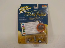 A0122 Johnny Lightning 1:64 Pop Culture Trivial Pursuit The Munsters Drag-U-La