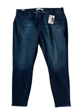 Signature by Levi Strauss & Co. Gold Label Totally Shaping Pull-On Skinny 28M