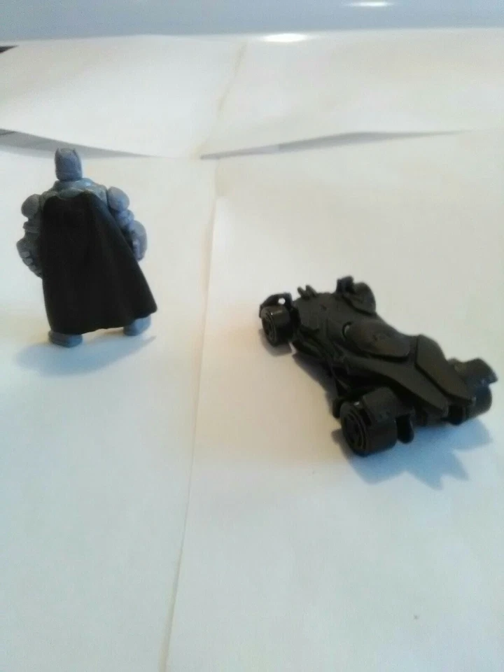 Mattel Hot Wheels Batman v Superman Action Figure and Batmobile - Image 4 of 4