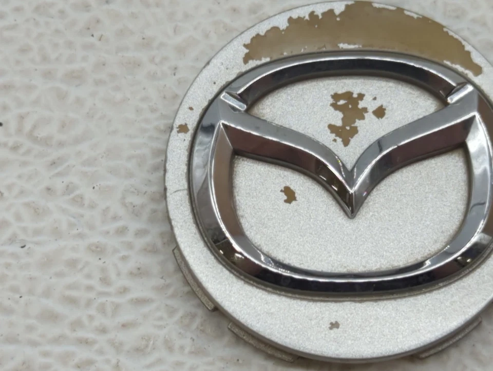 Mazda 2010 5 llantas tapa central plateada RU8BB Foto 2 de 4