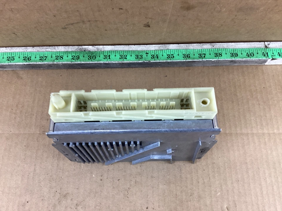 2001 - 2004 年沃尔沃 S80 中医透镜控制模块 P09480760 — 第 3/4 张图片