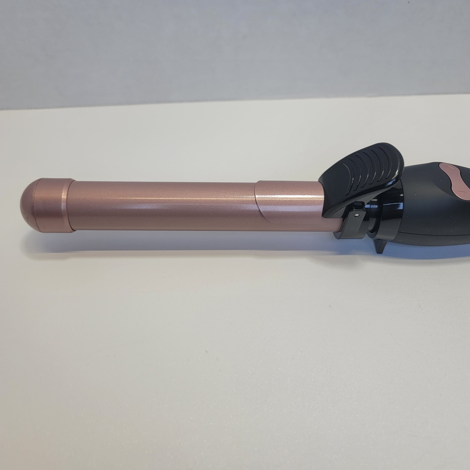 Beachwaver B1 Midnight Rose Limited Edition 1" Rotating Curling Iron Black/Rose