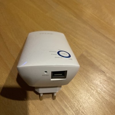 TP-Link 300Mbps Universal WiFi Range Extender, Model TL-WA850RE