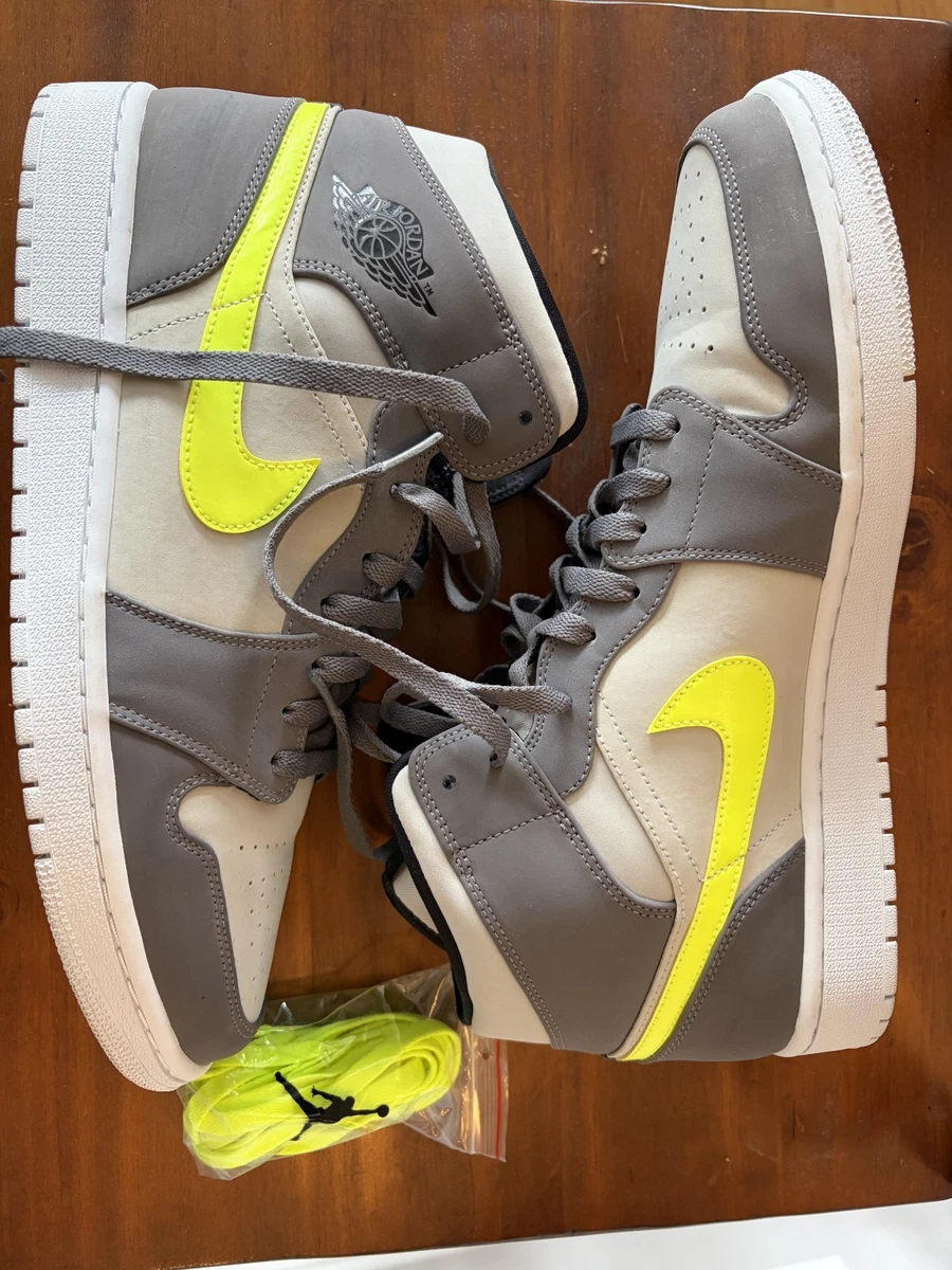 Preços baixos em Jordan 1 Mid Gunsmoke Volt | eBay