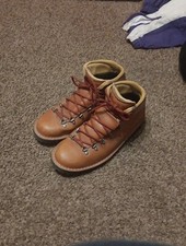 Vintage women's Danner hiking boots Sz 9.5 Made In Usa