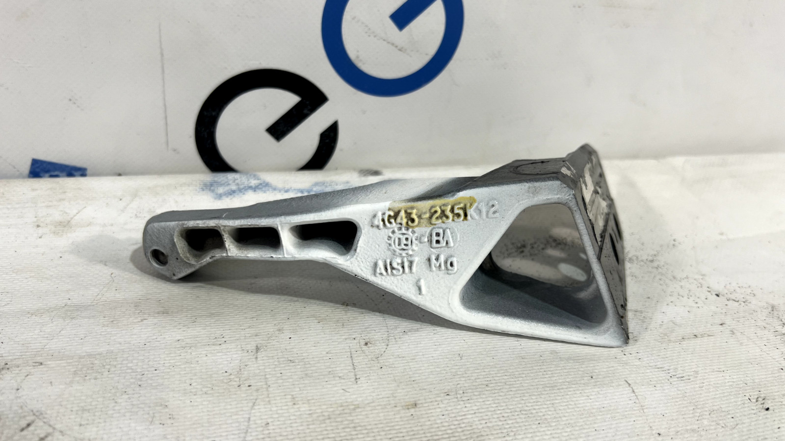 ASTON MARTIN V8 VANTAGE RIGHT DOOR HINGE CHECK STRAP STOPPER BRACKET OEM 2011 ✔️