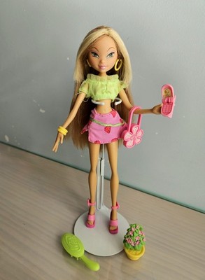 2004 Winx Club Flora City Girl doll 