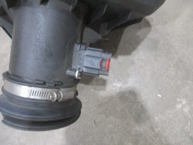 Limpiador de admisión de aire Chevrolet Traverse Buick Enclave 33 k OEM LKQ Foto 2 de 4