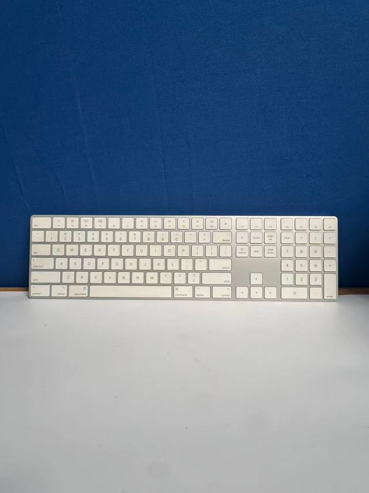 Apple Magic (MQ052LL/A) Wireless Keyboard with Numeric Pad - Silver - Image 2 of 4