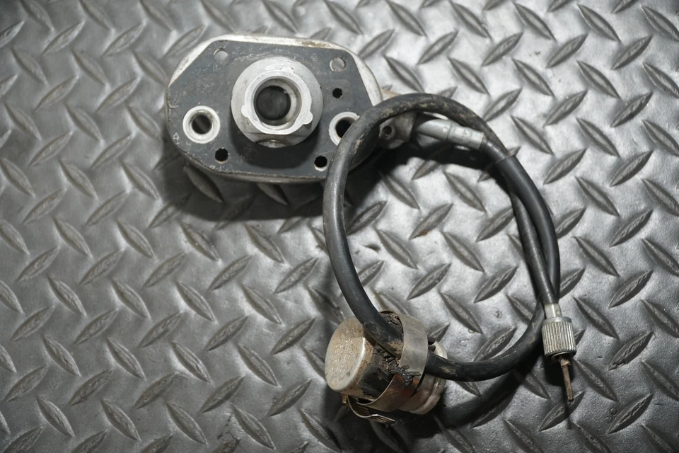 Carcasa de transmisión de tacómetro Honda CB350 K4 Super Sport 1972 OEM Foto 2 de 4