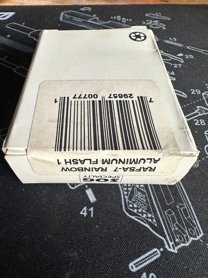 Faca de alumínio SOG RAFSA-7 Rainbow Flash I primeira edição #051 EUA 2004 EUA rara - Imagem 4 de 4