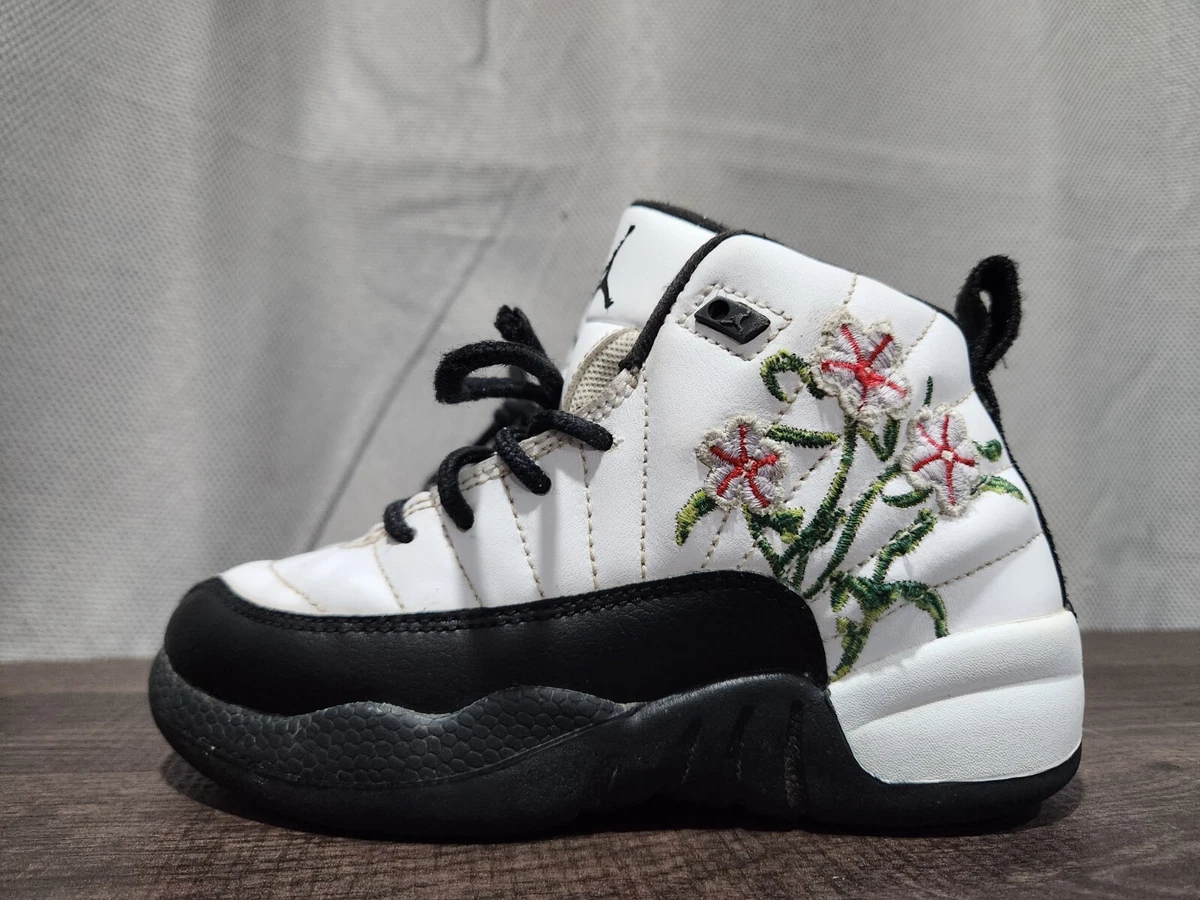 Girl jordans black and white top