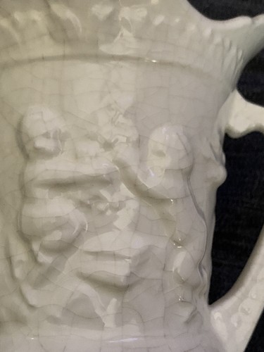 Maruhon Ware White Dual Handle Urn Embossed Cherubs Circa 1930’s-1950’s. - Picture 9 of 12