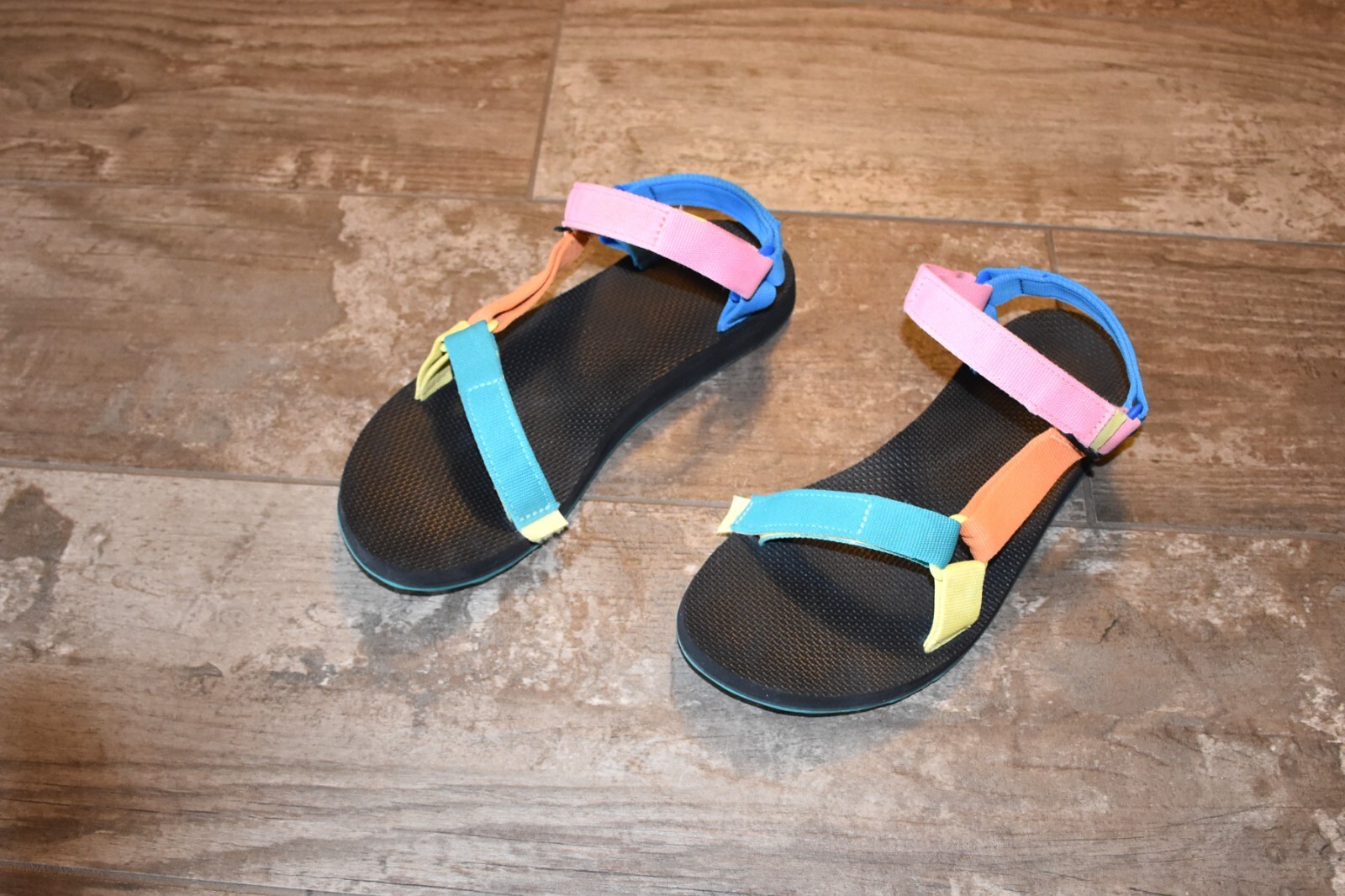teva multi color