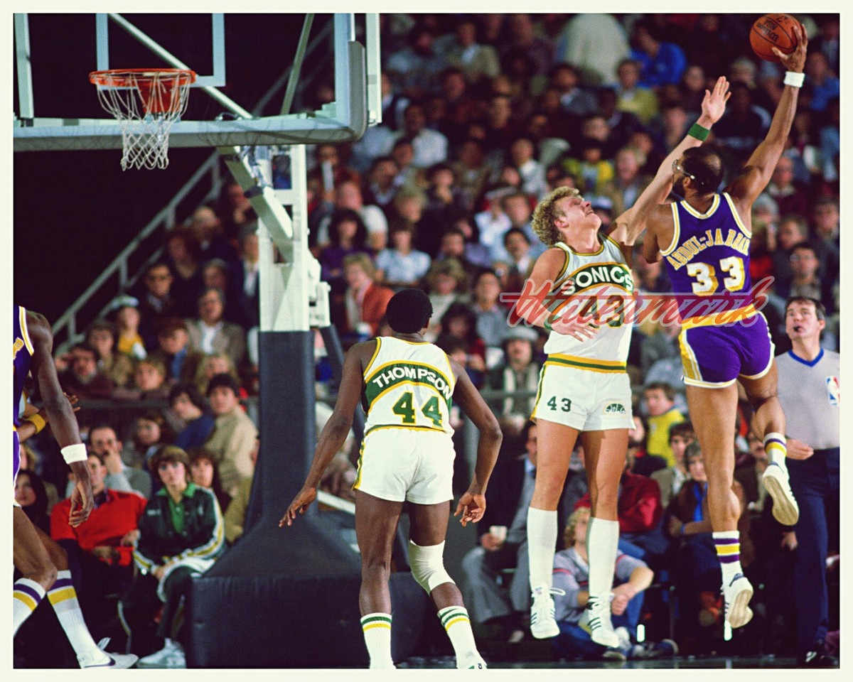 NBA Los Angeles Lakers Kareem Abdul-Jabbar Skyhook Color 8 X 10