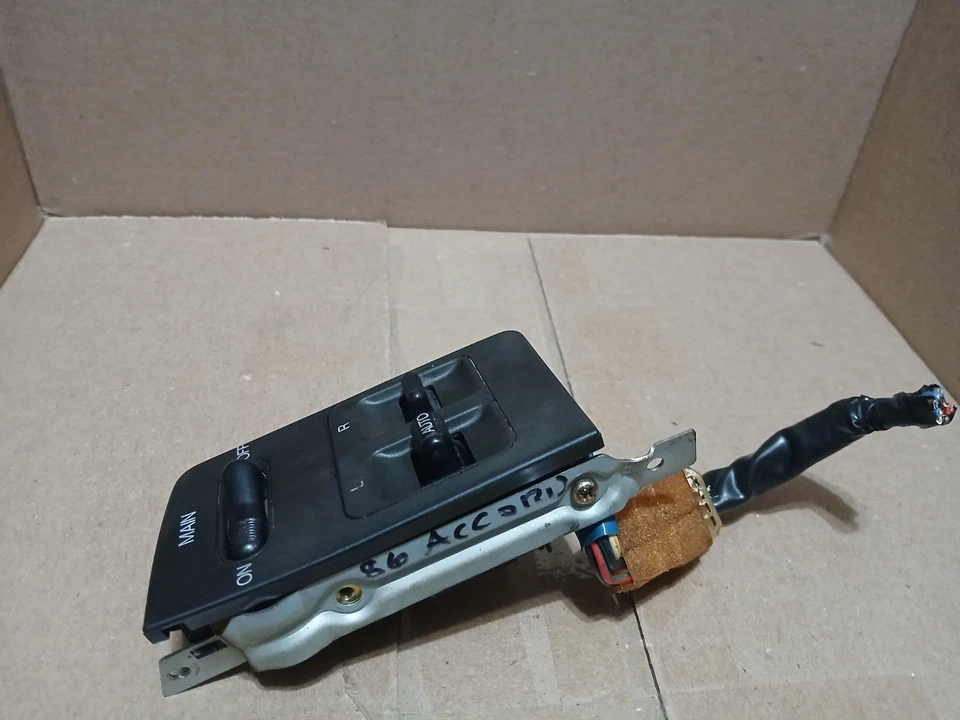 Interruptor de ventana eléctrica principal del lado del conductor cupé de 2 puertas Honda Accord 1986-1989 OEM Foto 3 de 4