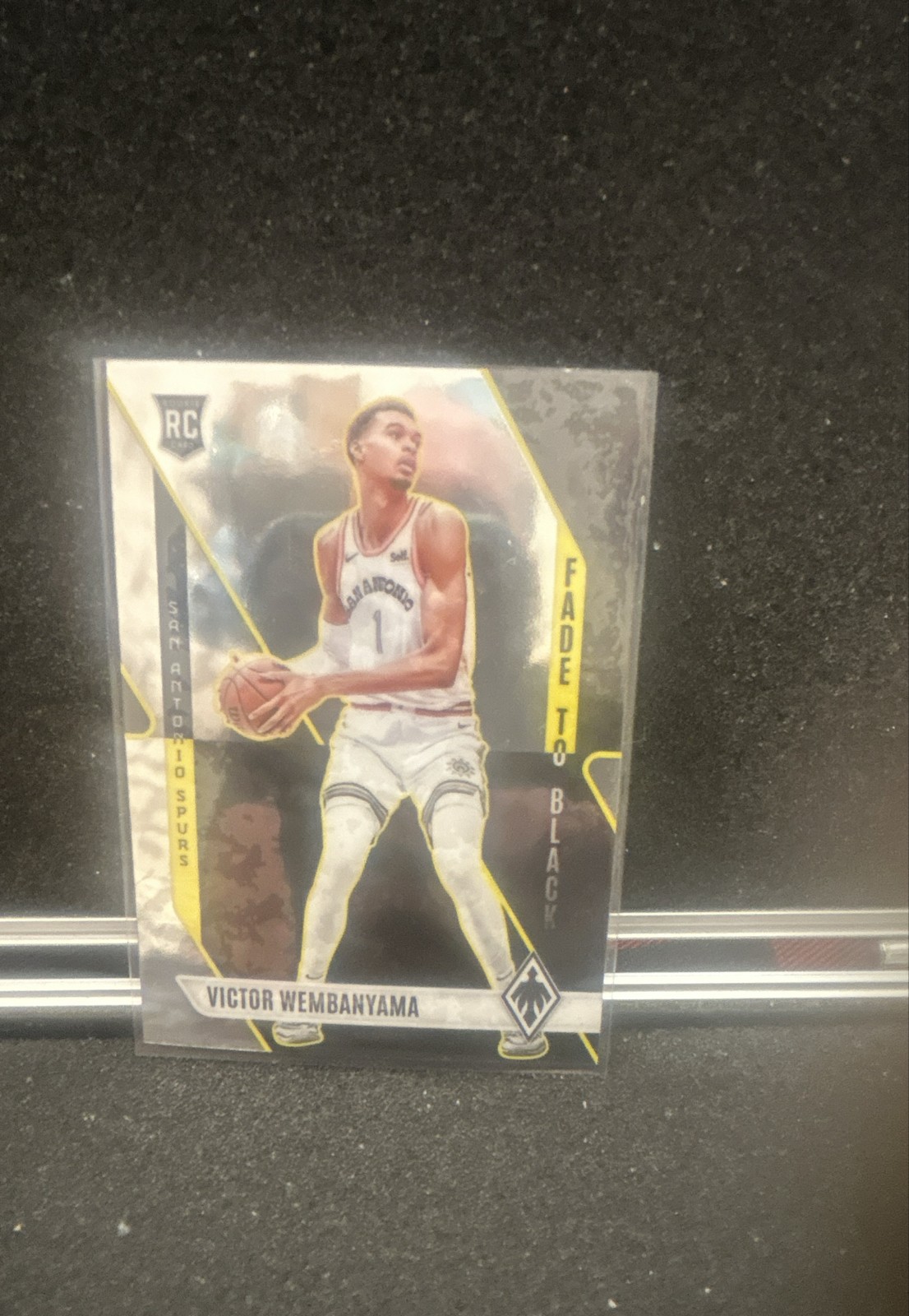 2023-24 Panini Phoenix - Fade to Black Victor Wembanyama #11 Silver (RC)