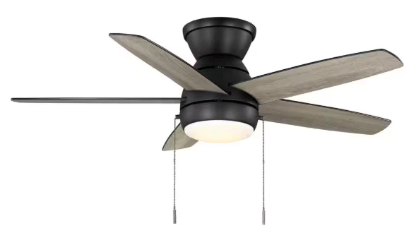 Ventilador de techo Hampton Bay Riplee 44 pulgadas interior negro mate Hugger con kit de luz LED Foto 2 de 4