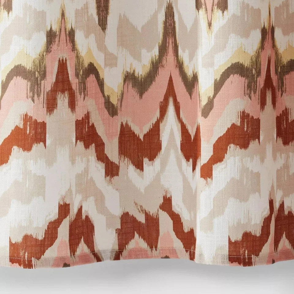 Cortina de Ducha Threshold Coastal Rojo Tonos y Crema con 12 Ganchos en S Acabado Latón Foto 4 de 4