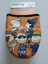 Peanuts Snoopy Halloween Trick or Treat Mini Oven Mitts - Orange Black (1)