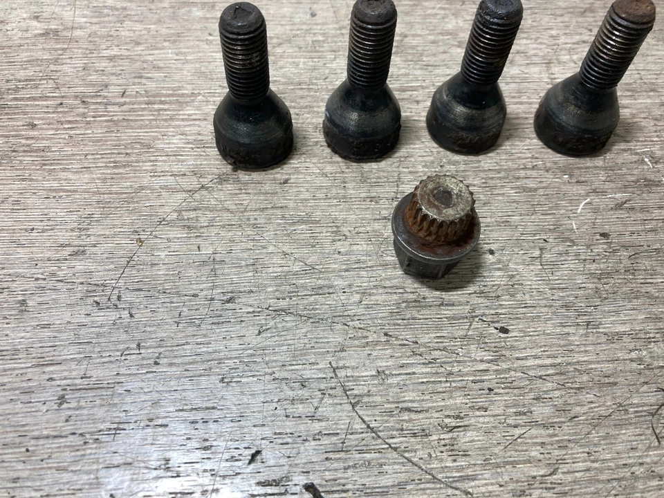 Mini Cooper 2003 juego de tuercas de rueda de bloqueo con llave Foto 3 de 3