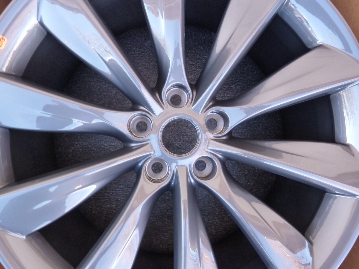 1 NEW OEM 2012-20 Tesla Model S 21x9J +40 21