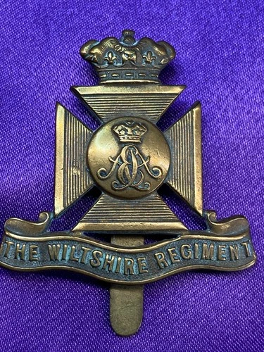 Genuine WW1/2 The Wiltshire Regiment OR GM Cap Badge w/slider