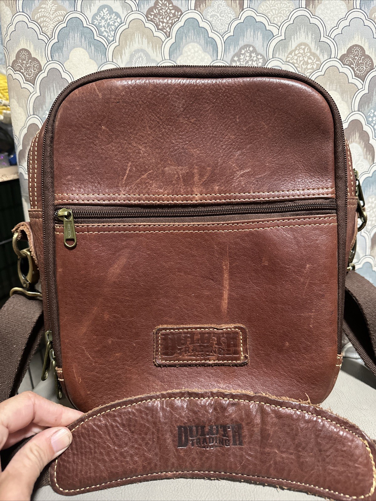 Genuine DULUTH Trading Company tan leather messenger Lifetime Leather Bag image 2