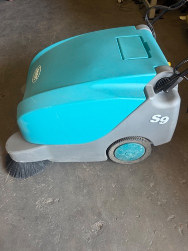 Tennant S9 Battery Floor Sweeper Self Propelled ONLY 14 Hours VERY LOW HOURS