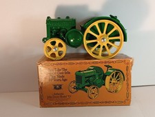Vtg. 1978 Ertl John Deere 1923 Model D 1:16 Cast Iron Tractor W/Box USA