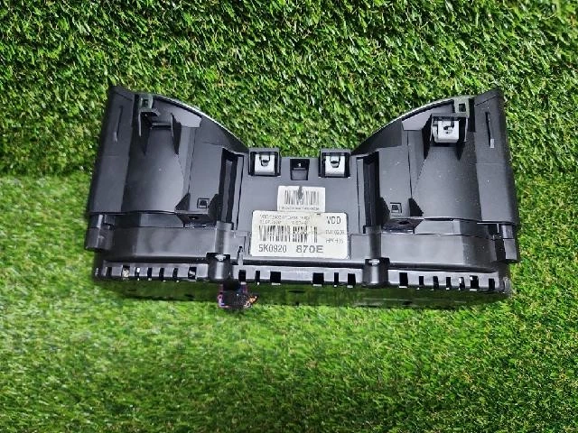 Volkswagen Golf TDI 2010 grupos de instrumentos 5K0920870E Foto 3 de 4