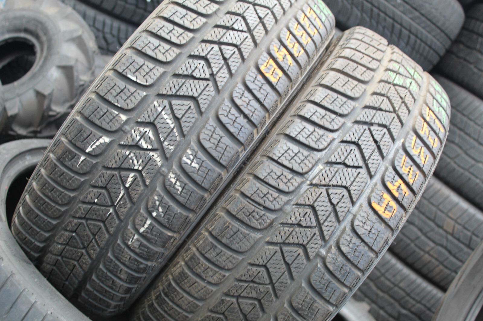 New 205 40 18 Pirelli, Winter, M+S, 86V, x2 A Pair (F1_tyres) L2334