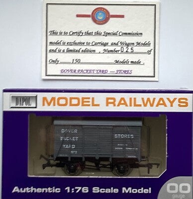 Dapol 00 Carriage & Wagon 10T Vent Van Dover Packet Yard Stores #3 L/E Neuwertig
