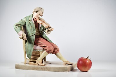Royal Dux Bohemia Porzellan große Figur - Mann spielt Geige.