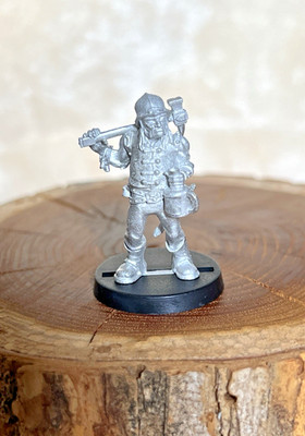Dunkeldorf Miniatures - Kingpin - Leonard ''Lenny'' the Thug - King Games