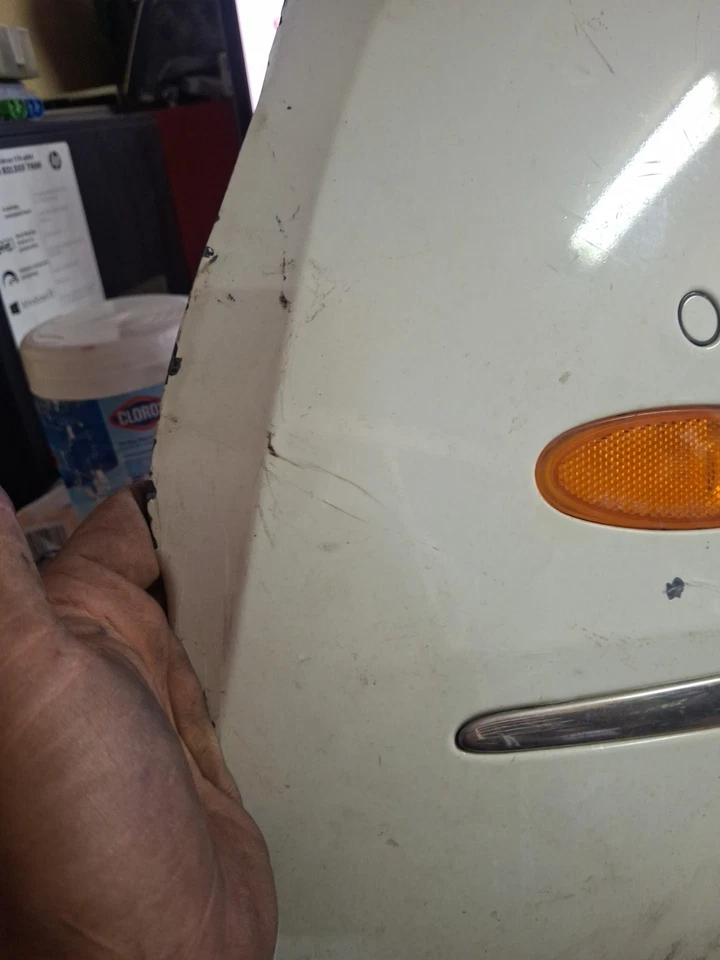 06 - 12 BENTLEY FLYING SPUR 左前置发动机角片标记灯 — 第 4/4 张图片