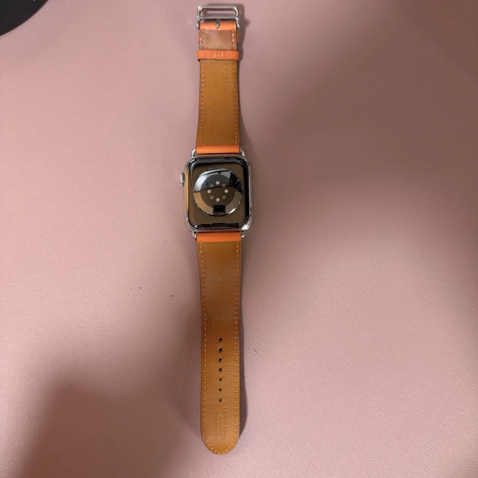 Apple Watch Hermes Series 8 45mm Stainless Steel Case, GPS Cellular - Image 2 of 4