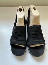 CLARKS SPRINGERS BLACK SUEDE Sanda Size 4 NEW