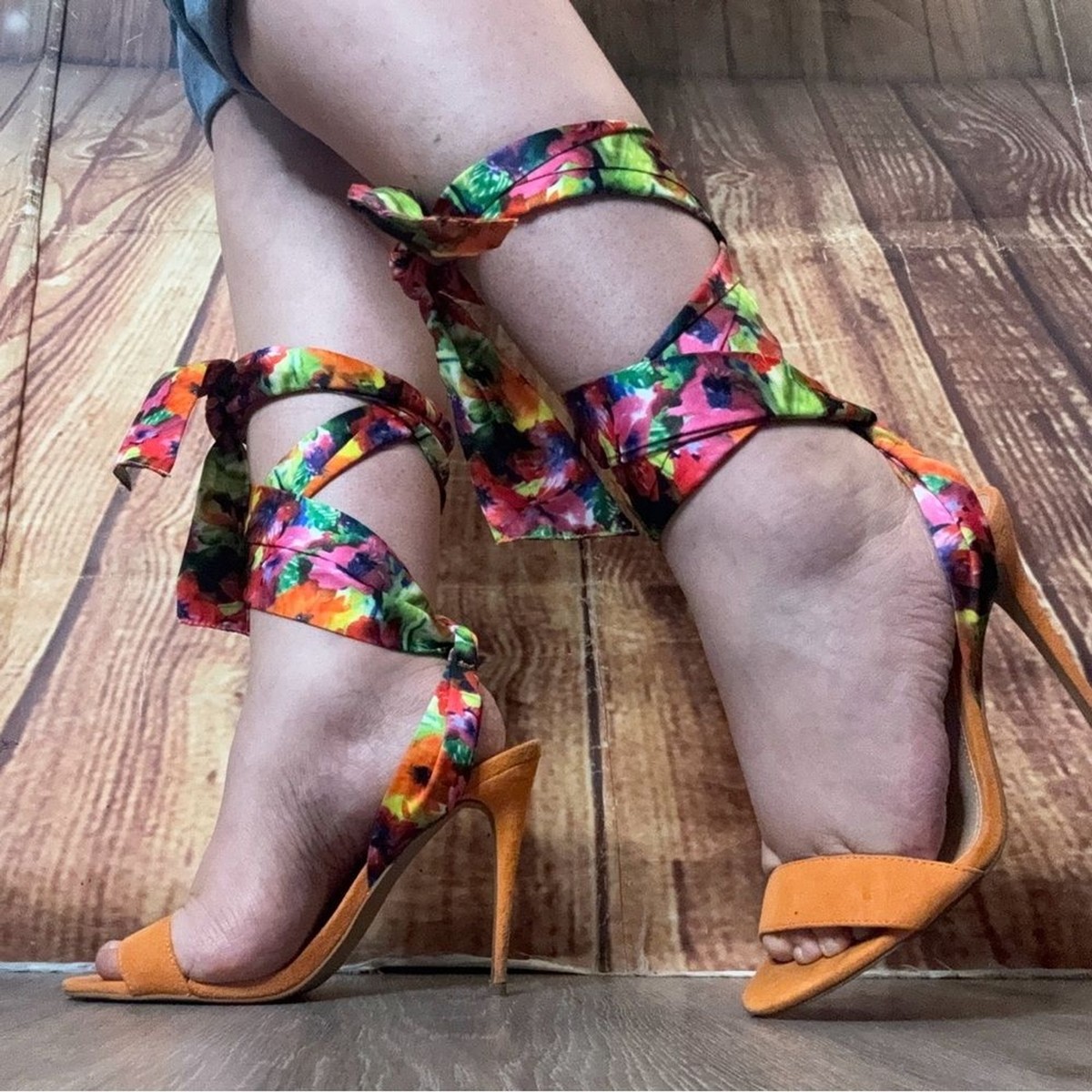 Steve Madden Women's Leather Fabric Upper Oasis Ankle Tie Sandal