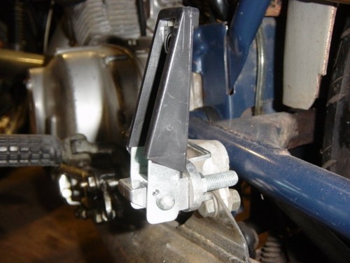 Honda CB77 CB72 CafeQuality C-Clip ReLubeable Rear Folding Foot Peg Footpegs NOS - Picture 2 of 5