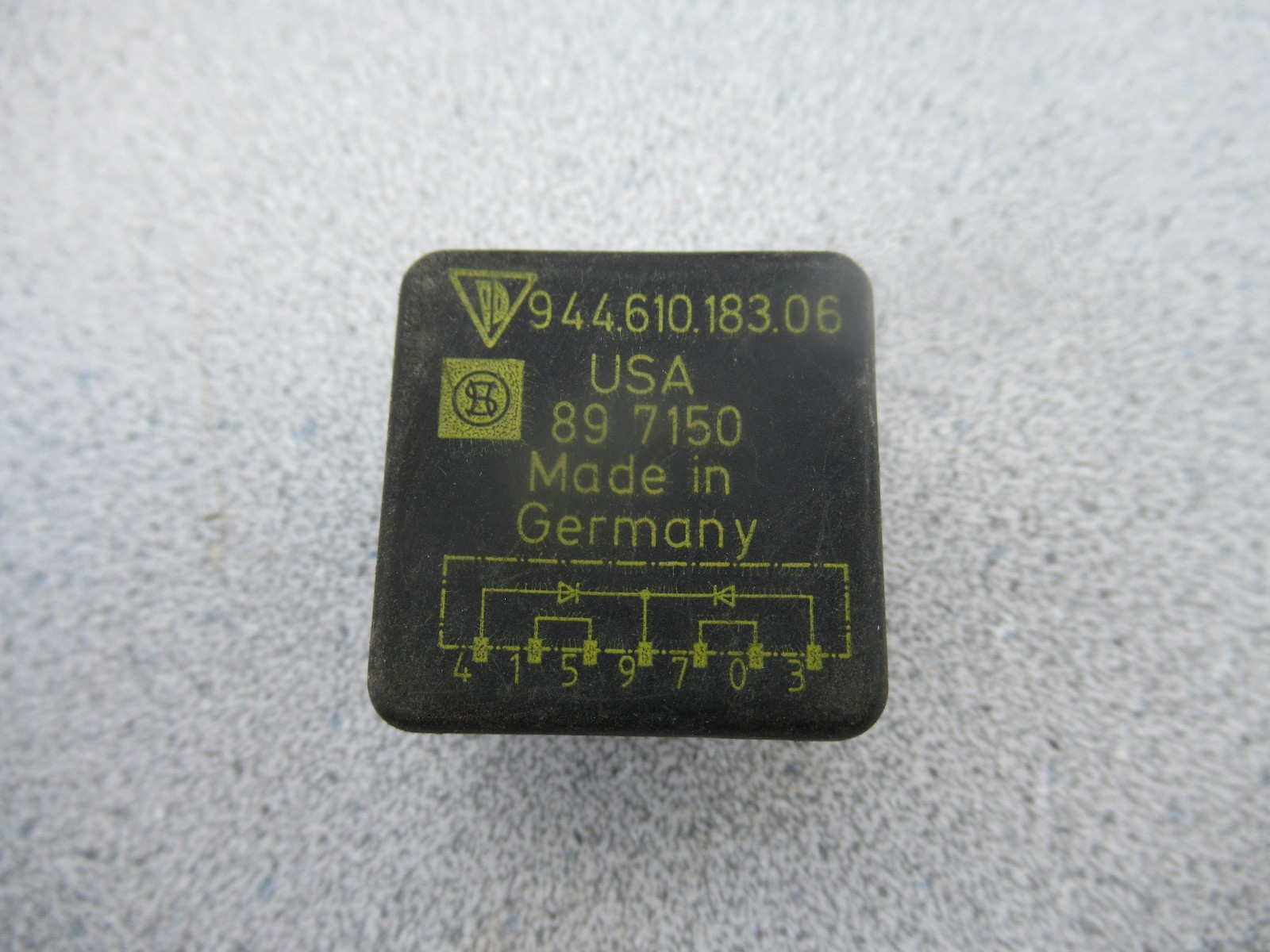 Porsche 944 Fog Light Adapter Relay 944 610 183 06 KOLBENSCHMIDT 897150