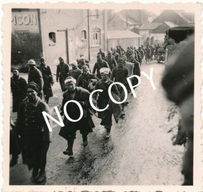 Photo WK2 Captured Moroccans, Gypsies / Refugees, Strongly Pigmented C1.24