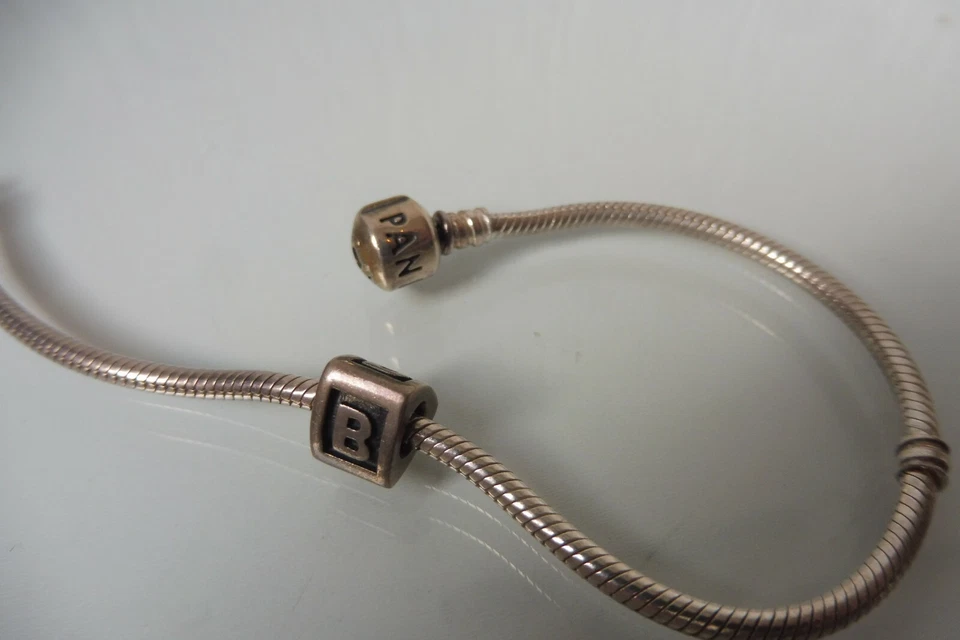 Sehr schönes Armband  , Pandora  Charm : B  , 925 Silber 