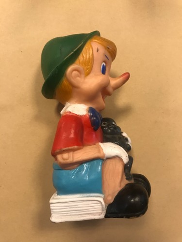 PUPAZZO PINOCCHIO DI GOMMA VINTAGE CON FISCHIETTO H 13,5X7 cm - Foto 4 di 7