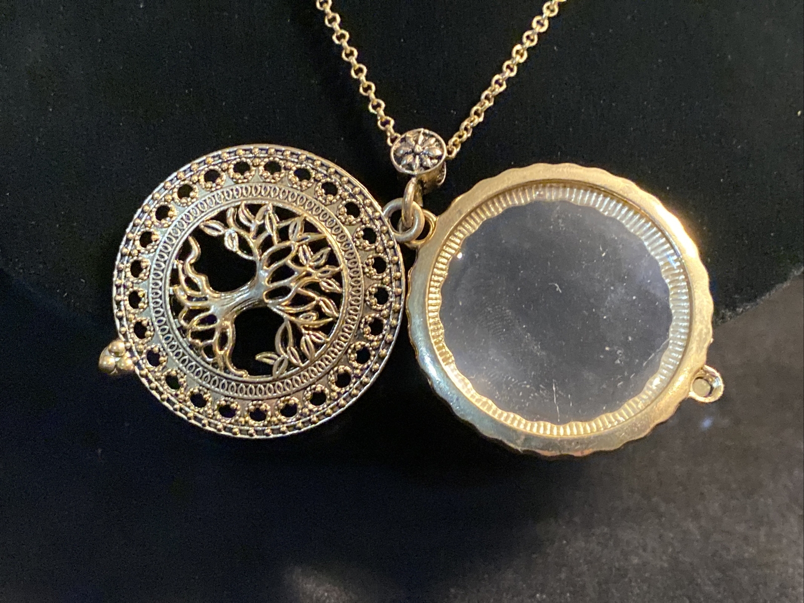 Vtg Costume Jewelry Gold Tone Chain Necklace Round Locket Magnifying