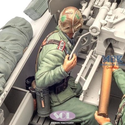 SOL MODEL SOL-MM824 Sd.Kfz. 251/22 Gunner (3D Printed) (1:16)
