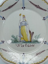 1290 ) ASSIETTE REVOLUTIONNAIRE EN FAÏENCE DE NEVERS A. MONTAGNON GABRIEL